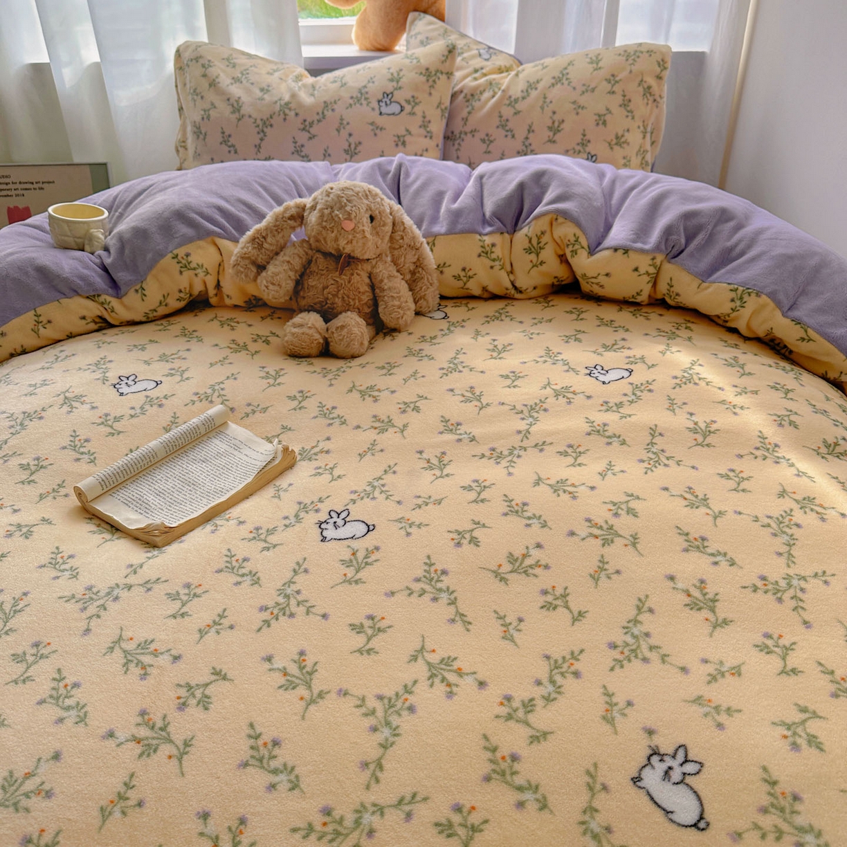 91家纺网 家纺一手货源 找家纺 繁花家居 2025新款小清新180克跑量款牛奶绒三件套四件套 花枝小兔