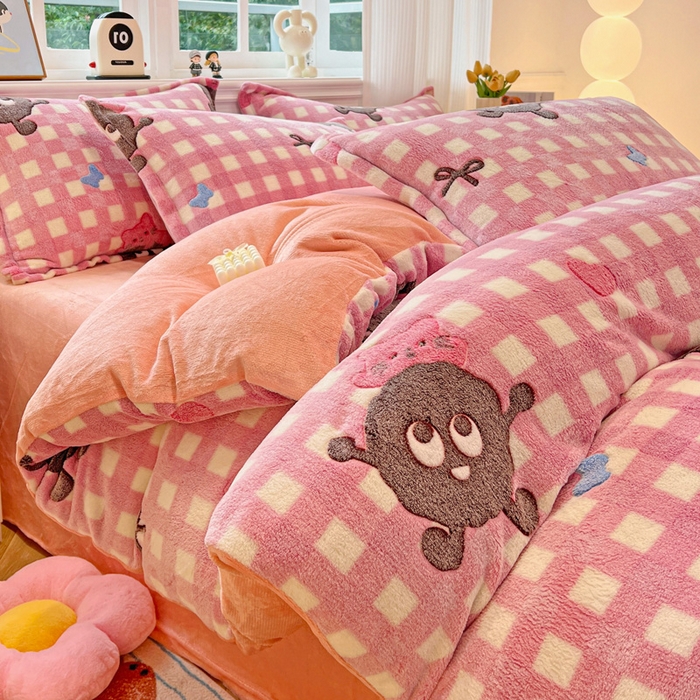 91家纺网 家纺一手货源 找家纺 韩巢家纺 2025新款高克重雪花绒牛奶绒四件套 煤小球（粉）