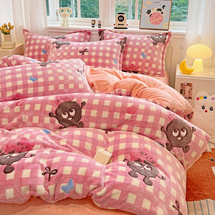 91家纺网 家纺一手货源 找家纺 韩巢家纺 2025新款高克重雪花绒牛奶绒四件套 煤小球（粉）