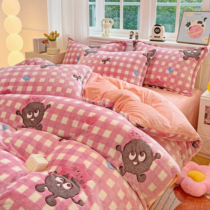 91家纺网 家纺一手货源 找家纺 韩巢家纺 2025新款高克重雪花绒牛奶绒四件套 煤小球（粉）