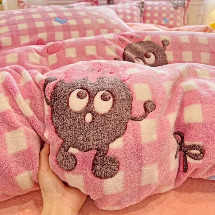 91家纺网 家纺一手货源 找家纺 韩巢家纺 2025新款高克重雪花绒牛奶绒四件套 煤小球（粉）