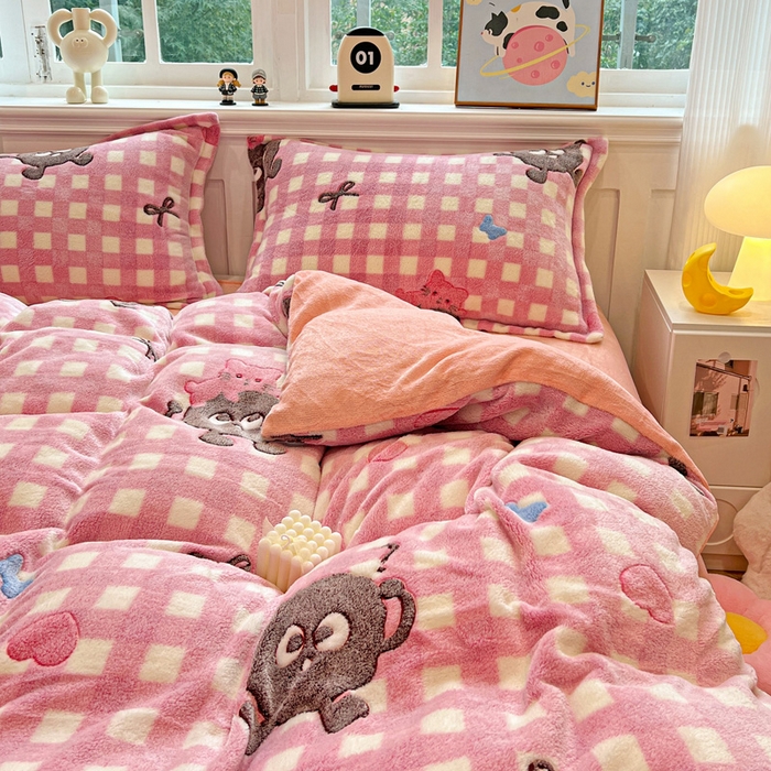 91家纺网 家纺一手货源 找家纺 韩巢家纺 2025新款高克重雪花绒牛奶绒四件套 煤小球（粉）