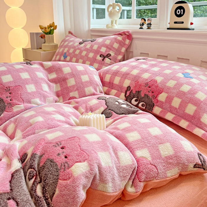 91家纺网 家纺一手货源 找家纺 韩巢家纺 2025新款高克重雪花绒牛奶绒四件套 煤小球（粉）