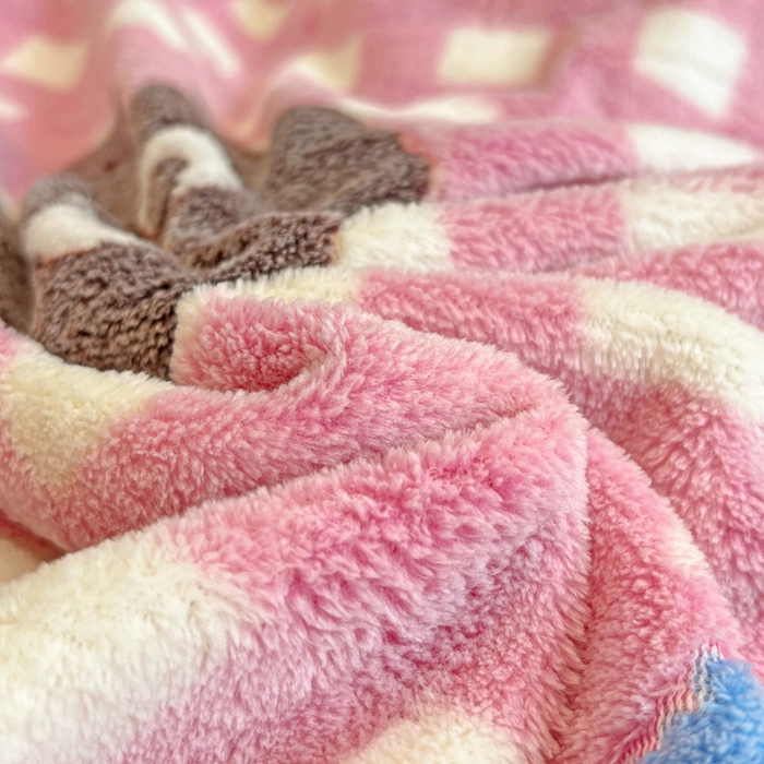 91家纺网 家纺一手货源 找家纺 韩巢家纺 2025新款高克重雪花绒牛奶绒四件套 煤小球（粉）