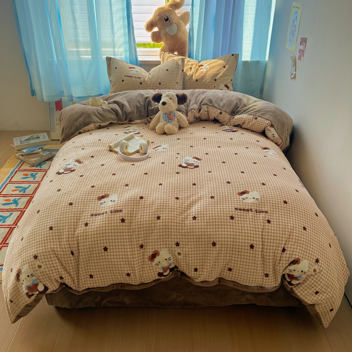 91家纺网 家纺一手货源 找家纺 繁花家居 2025新款小清新180克跑量款牛奶绒三件套四件套 咖星小猫