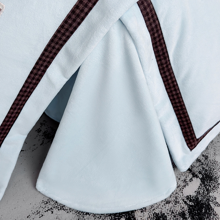 91家纺网 家纺一手货源 找家纺 金喜 2025新款230克全消光牛奶四件套雕花绒四件套宽边圆角织带工艺款四件套-卡夫 卡夫-湛蓝