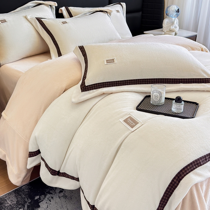 金喜 2025新款230克全消光牛奶四件套雕花绒四件套宽边圆角织带工艺款四件套-卡夫 卡夫-暖白