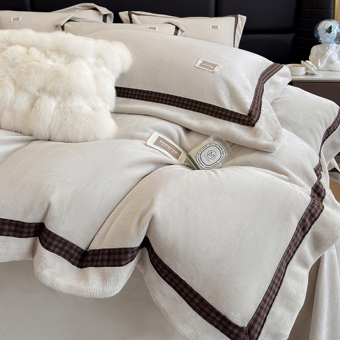 91家纺网 家纺一手货源 找家纺 金喜 2025新款230克全消光牛奶四件套雕花绒四件套宽边圆角织带工艺款四件套-卡夫 卡夫-棕咖