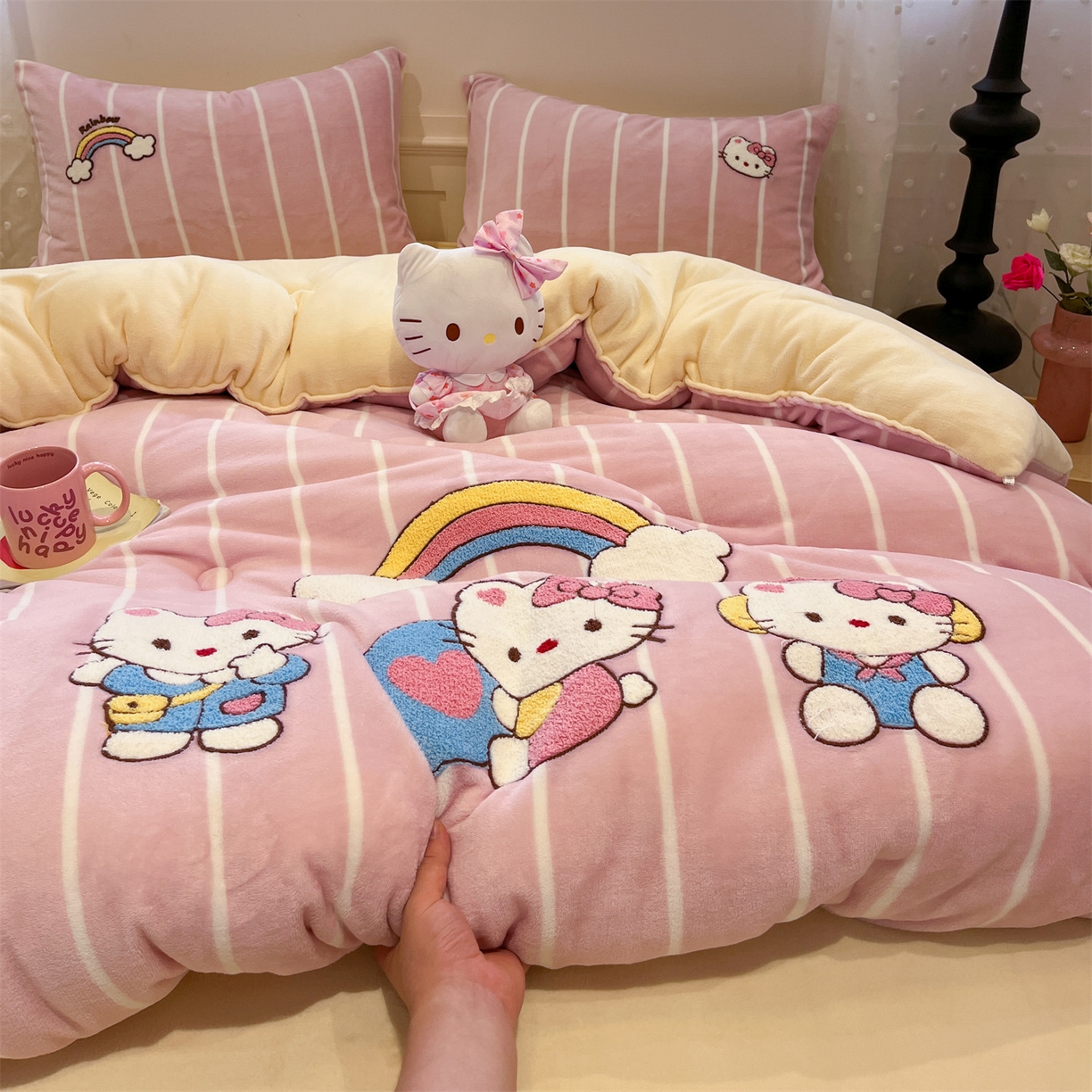 91家纺网 家纺一手货源 找家纺 优迈 2025新款ins风亲肤卡通条格印花水洗棉系列四件套 日系橄榄格