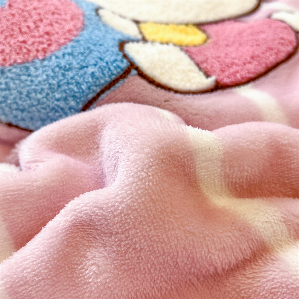 91家纺网 家纺一手货源 找家纺 （总）优迈 2025新品牛奶绒毛巾绣冬被 被子被芯