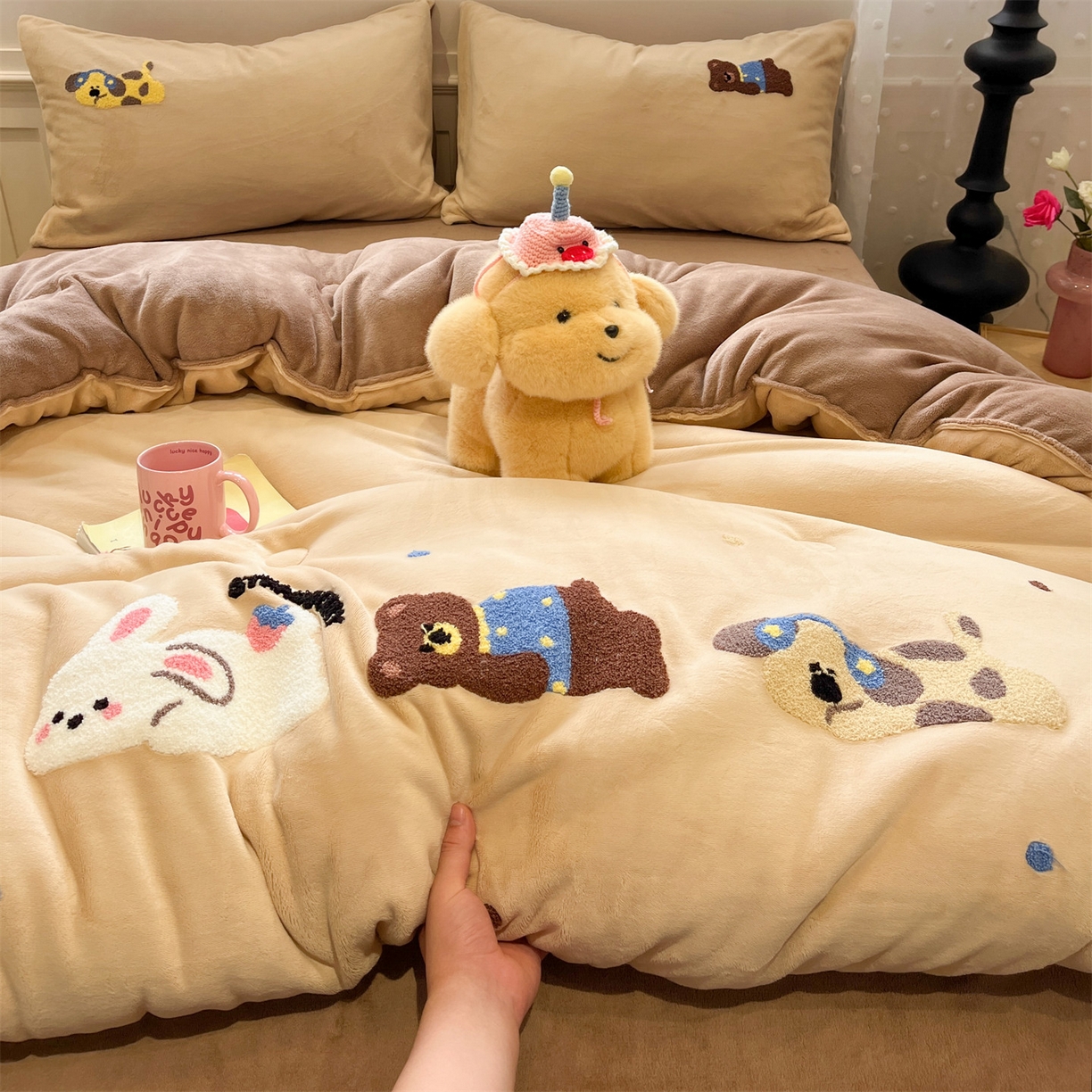 91家纺网 家纺一手货源 找家纺 （总）优迈 2025新品牛奶绒毛巾绣冬被 被子被芯