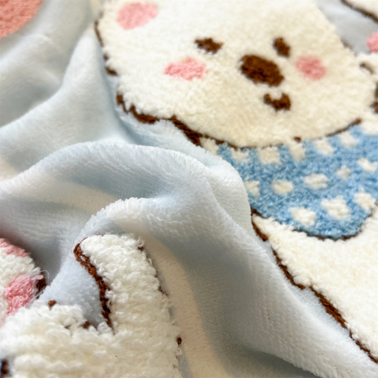 91家纺网 家纺一手货源 找家纺 优迈 2025新品牛奶绒毛巾绣冬被 被子被芯 冬被-萌汪乐园