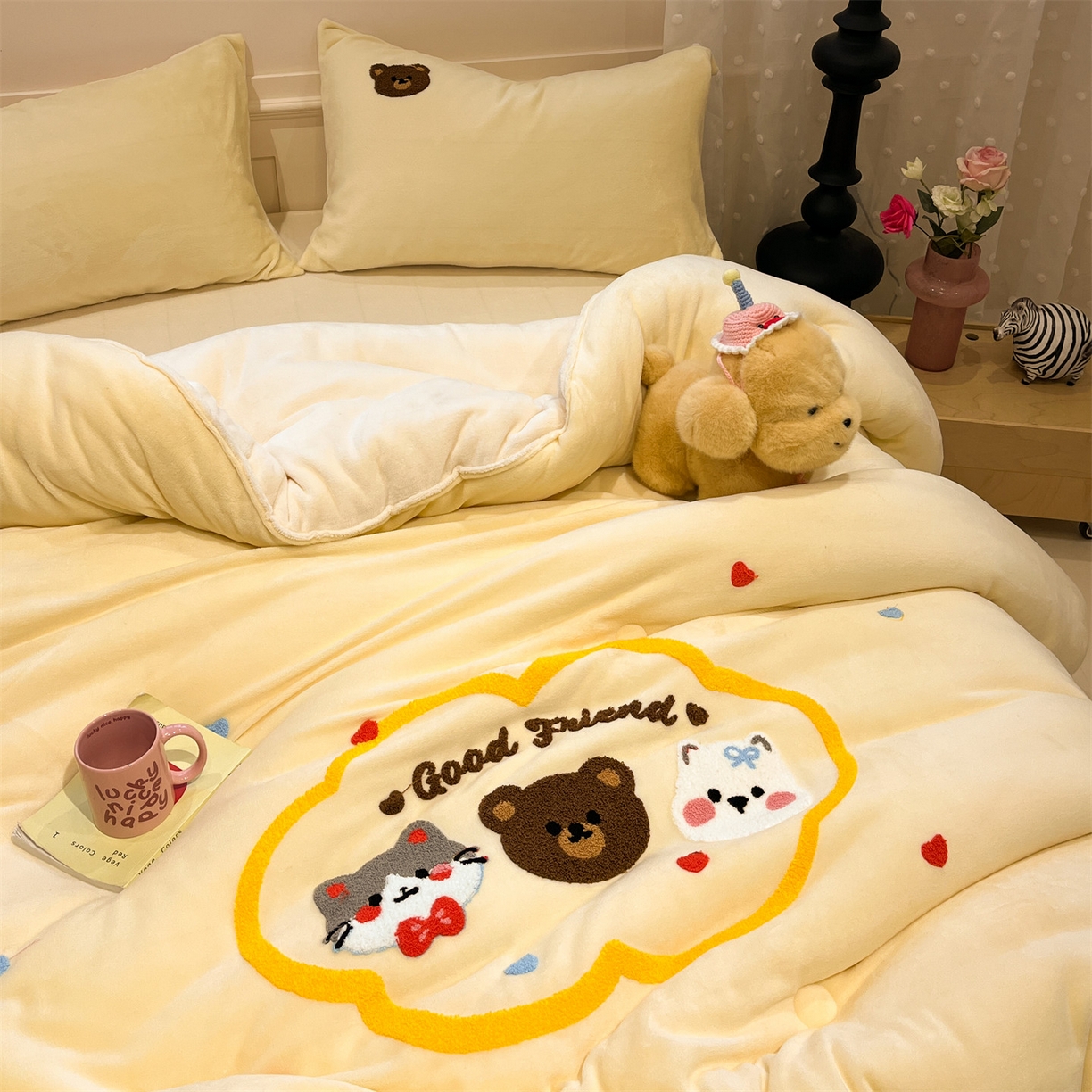 91家纺网 家纺一手货源 找家纺 优迈 2025新品牛奶绒毛巾绣冬被 被子被芯 冬被-萌宠奶油