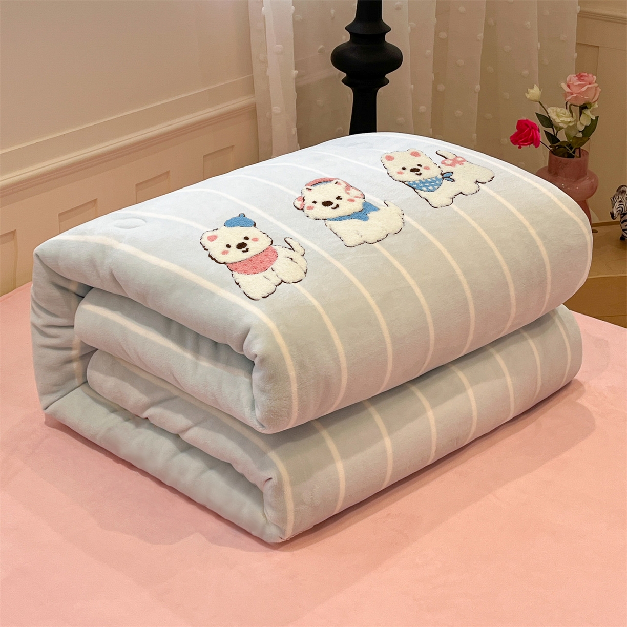 91家纺网 家纺一手货源 找家纺 优迈 2025新品牛奶绒毛巾绣冬被 被子被芯 冬被-萌汪乐园