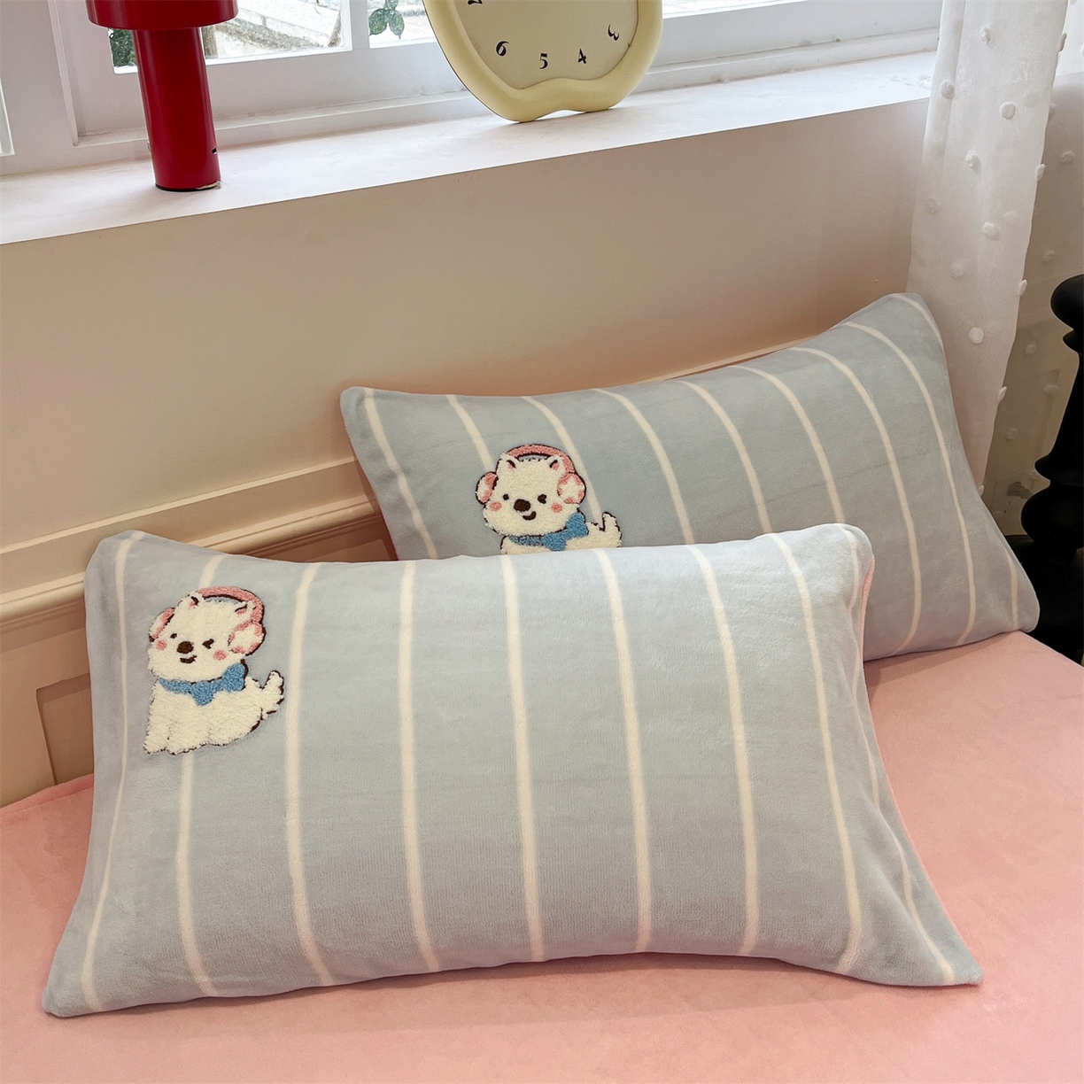 91家纺网 家纺一手货源 找家纺 优迈 2025新品牛奶绒毛巾绣冬被 被子被芯 冬被-萌汪乐园