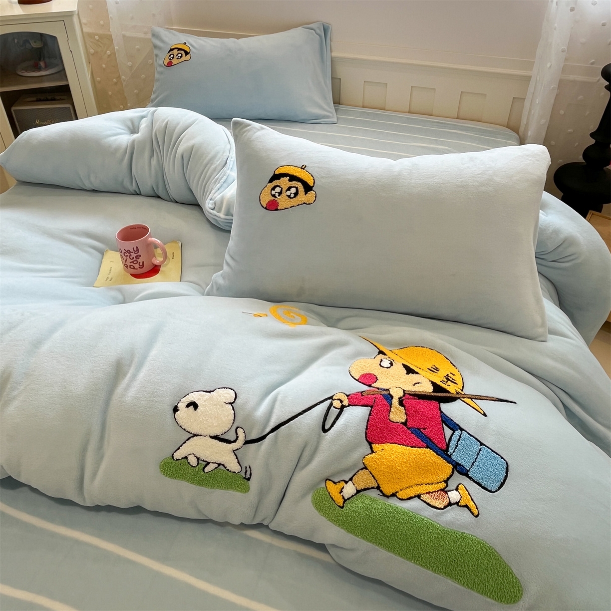 91家纺网 家纺一手货源 找家纺 优迈 2025新品牛奶绒毛巾绣冬被 被子被芯 冬被-春日漫游