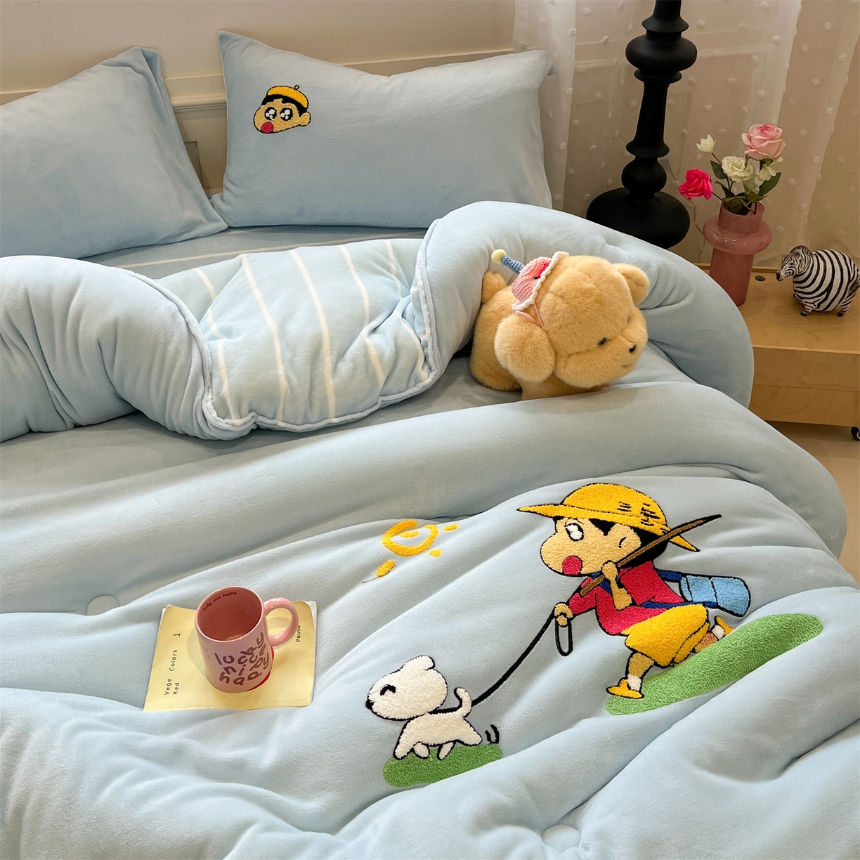 91家纺网 家纺一手货源 找家纺 优迈 2025新品牛奶绒毛巾绣冬被 被子被芯 冬被-春日漫游