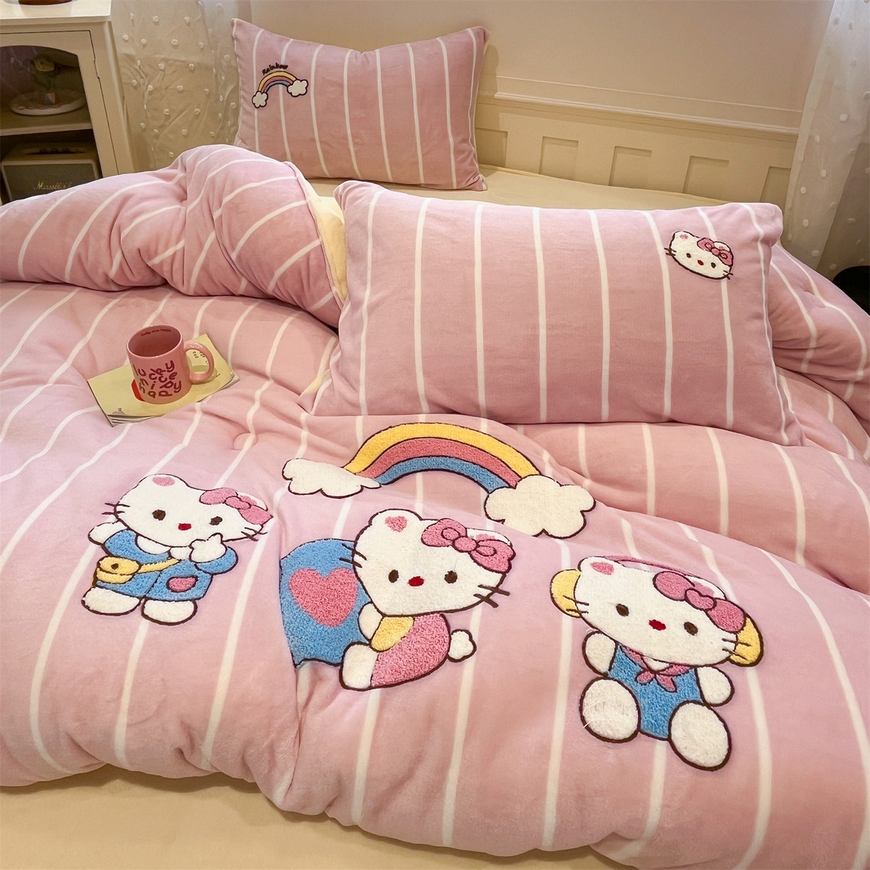 91家纺网 家纺一手货源 找家纺 优迈 2025新品牛奶绒毛巾绣冬被 被子被芯 冬被-彩虹梦乡