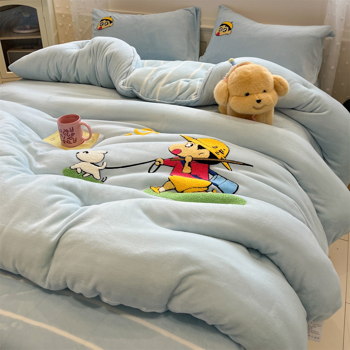 91家纺网 家纺一手货源 找家纺 优迈 2025新品牛奶绒毛巾绣冬被 被子被芯 冬被-春日漫游