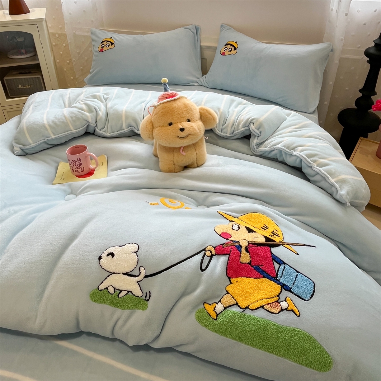 91家纺网 家纺一手货源 找家纺 优迈 2025新品牛奶绒毛巾绣冬被 被子被芯 冬被-春日漫游