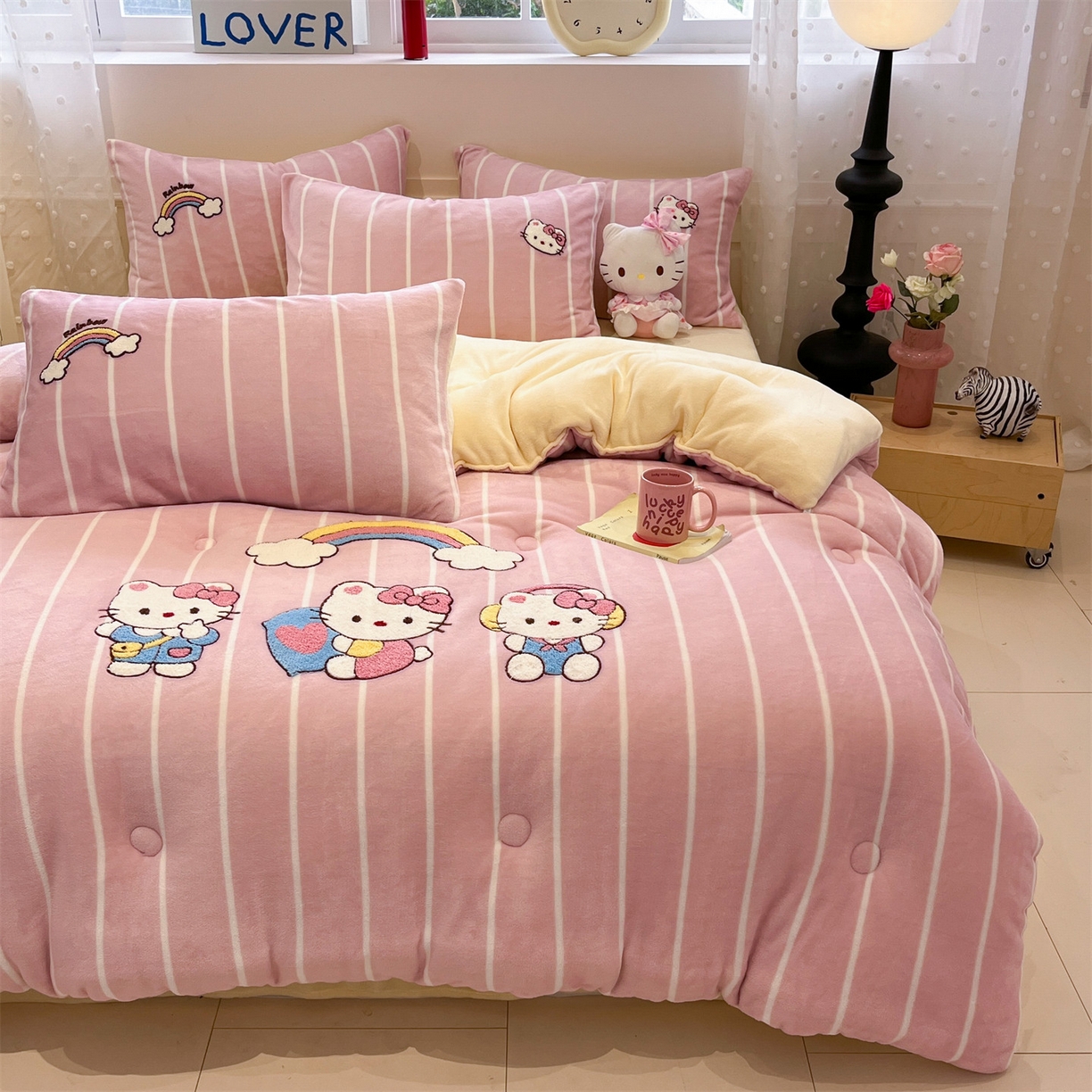 91家纺网 家纺一手货源 找家纺 优迈 2025新品牛奶绒毛巾绣冬被 被子被芯 冬被-彩虹梦乡