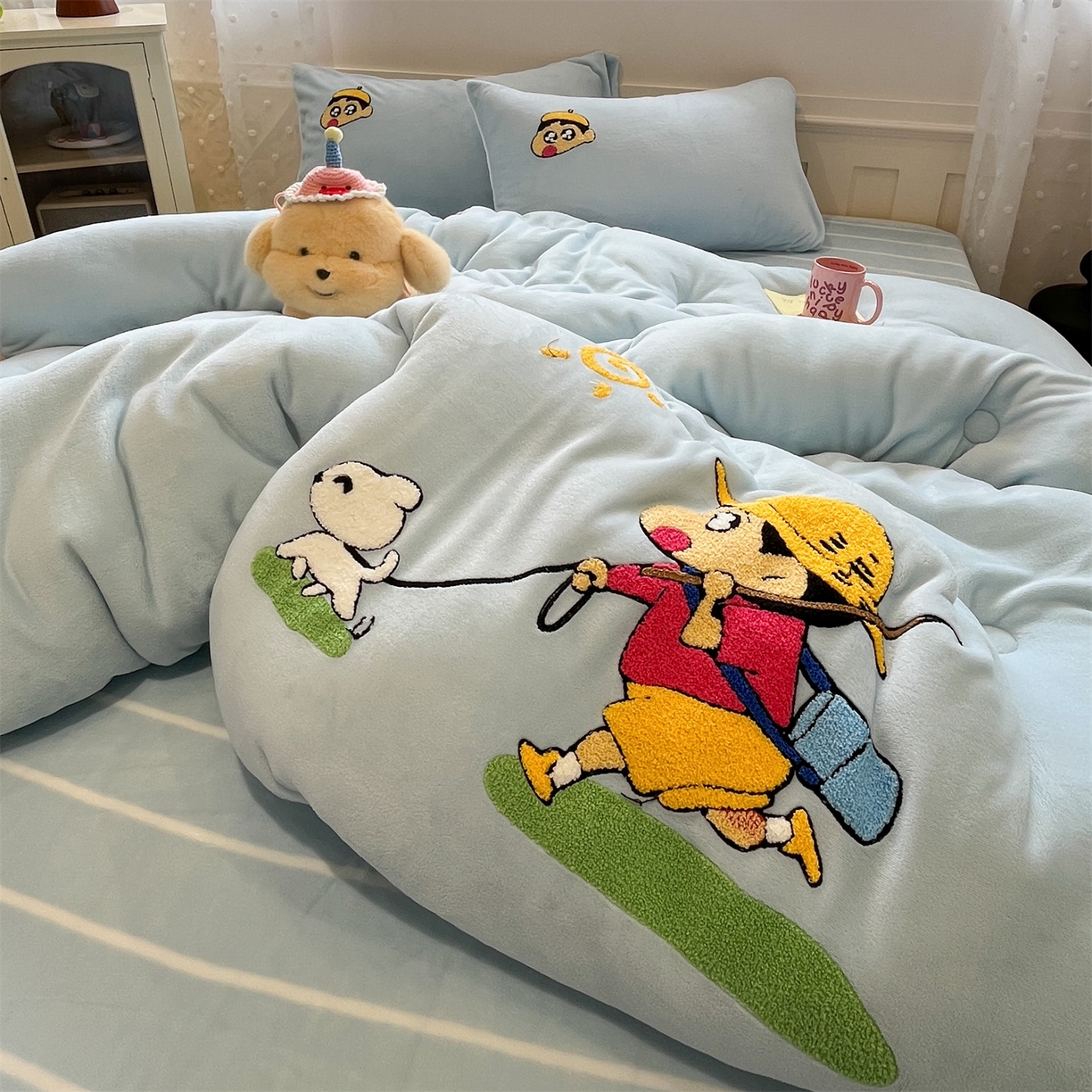 91家纺网 家纺一手货源 找家纺 优迈 2025新品牛奶绒毛巾绣冬被 被子被芯 冬被-春日漫游