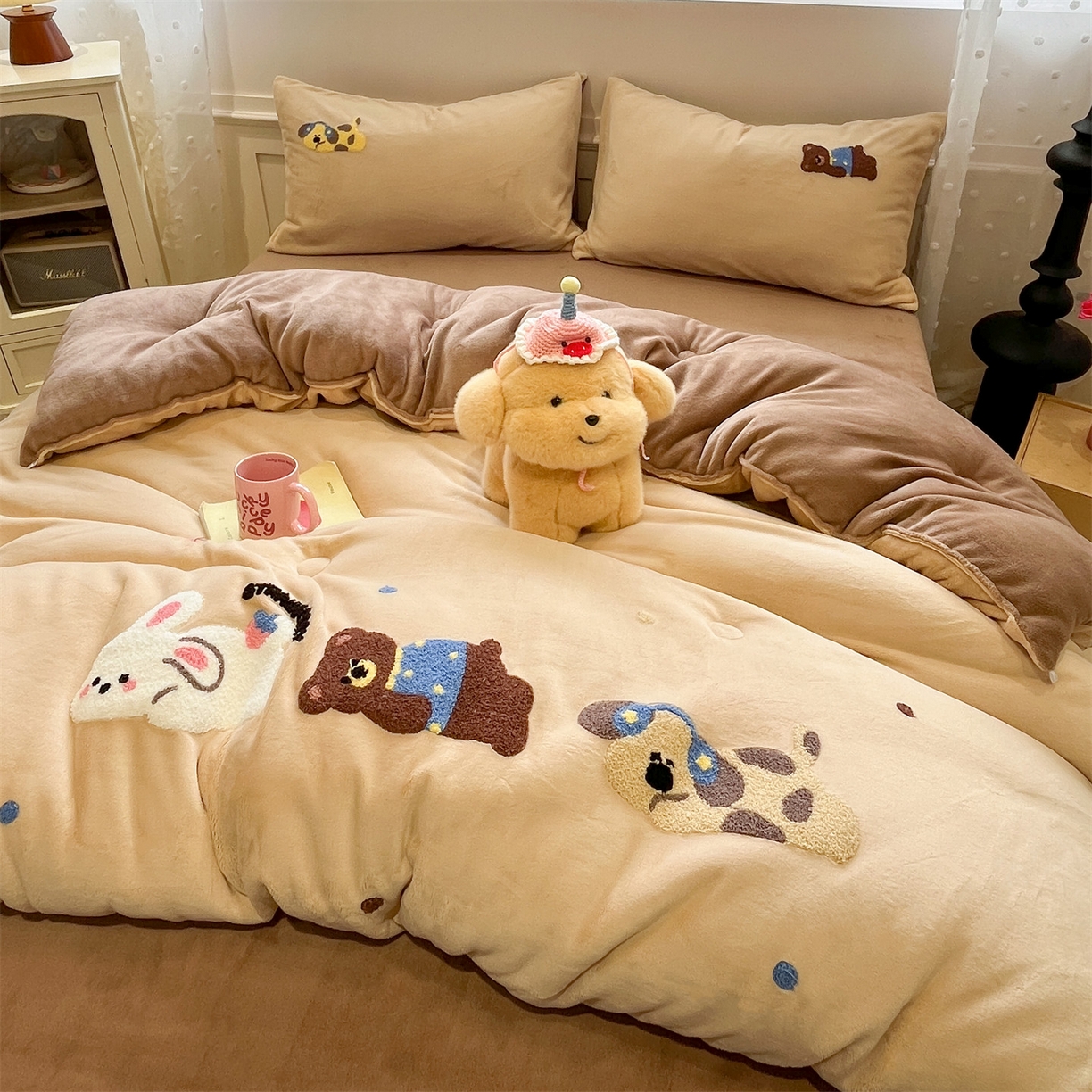 91家纺网 家纺一手货源 找家纺 优迈 2025新品牛奶绒毛巾绣冬被 被子被芯 冬被-森林派对