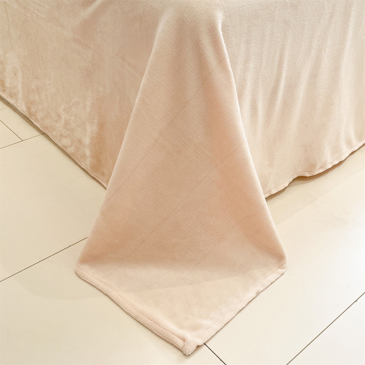 91家纺网 家纺一手货源 找家纺 优迈 2025新品牛奶绒毛巾绣冬被 被子被芯 冬被-粉糯猫咪