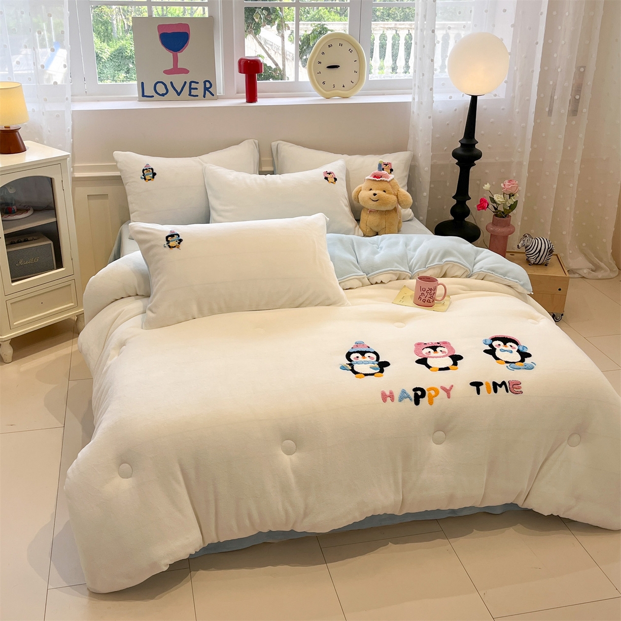 91家纺网 家纺一手货源 找家纺 优迈 2025新品牛奶绒毛巾绣冬被 被子被芯 冬被-企鹅伙伴