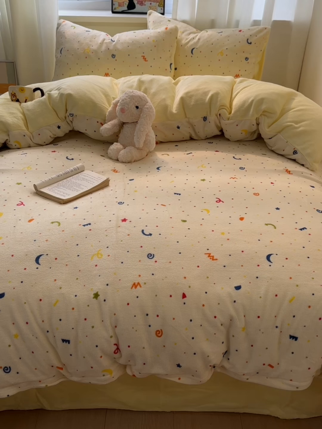 91家纺网 家纺一手货源 找家纺 繁花家居 2025新款小清新180克跑量款牛奶绒三件套四件套 浪漫星河