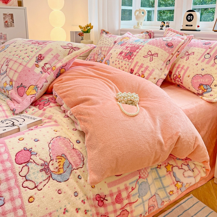 91家纺网 家纺一手货源 找家纺 韩巢家纺 2025新款高克重雪花绒牛奶绒四件套 天使女孩