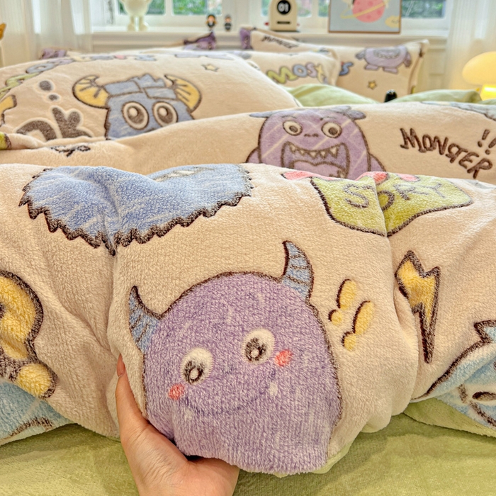 91家纺网 家纺一手货源 找家纺 韩巢家纺 2025新款高克重雪花绒牛奶绒四件套 小怪兽