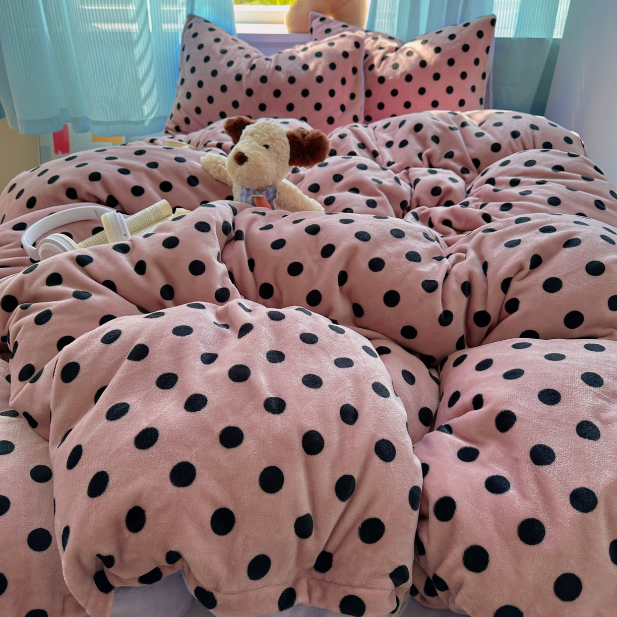 91家纺网 家纺一手货源 找家纺 繁花家居 2025新款小清新180克跑量款牛奶绒三件套四件套 奶茶珍珠紫