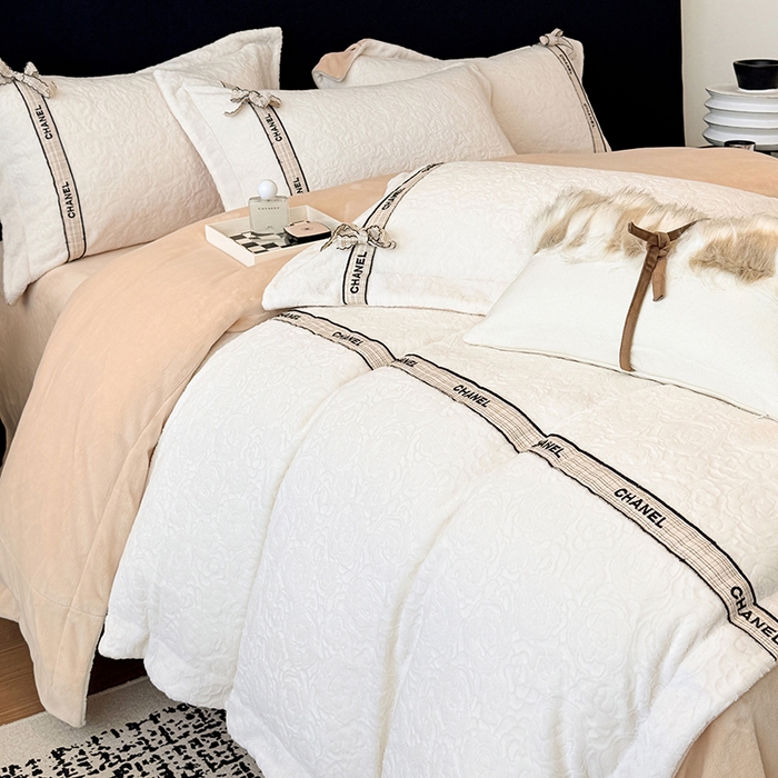 91家纺网 家纺一手货源 找家纺 （总）金喜 2025新款230克全消光雕花绒四件套牛奶绒四件套-山茶花影