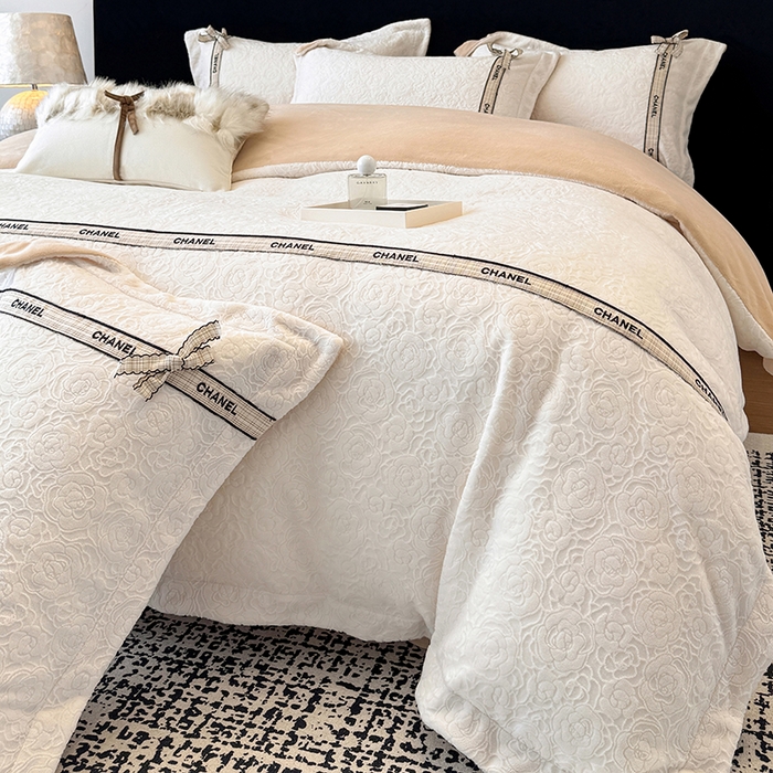 91家纺网 家纺一手货源 找家纺 （总）金喜 2025新款230克全消光雕花绒四件套牛奶绒四件套-山茶花影