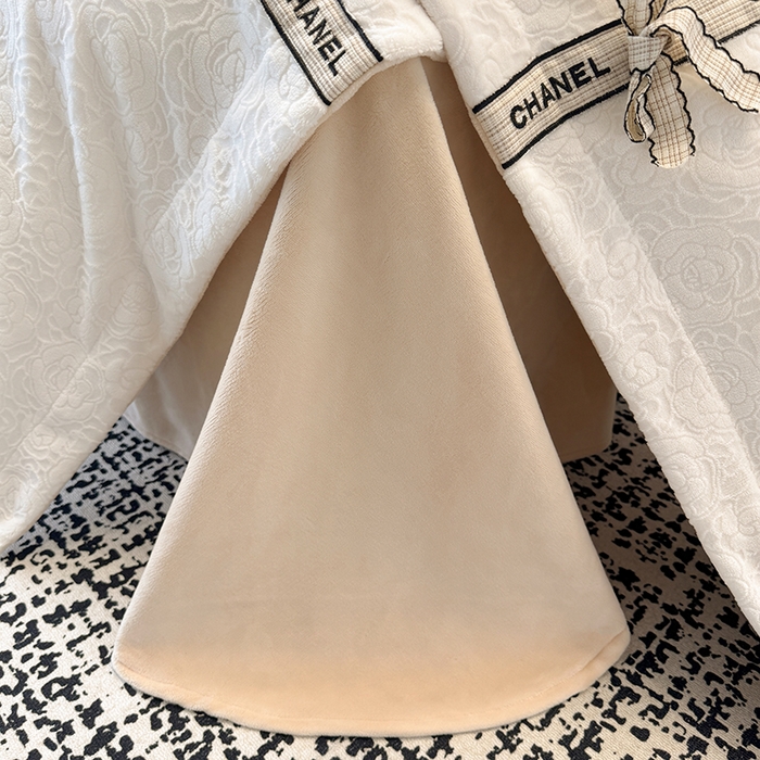 91家纺网 家纺一手货源 找家纺 （总）金喜 2025新款230克全消光雕花绒四件套牛奶绒四件套-山茶花影