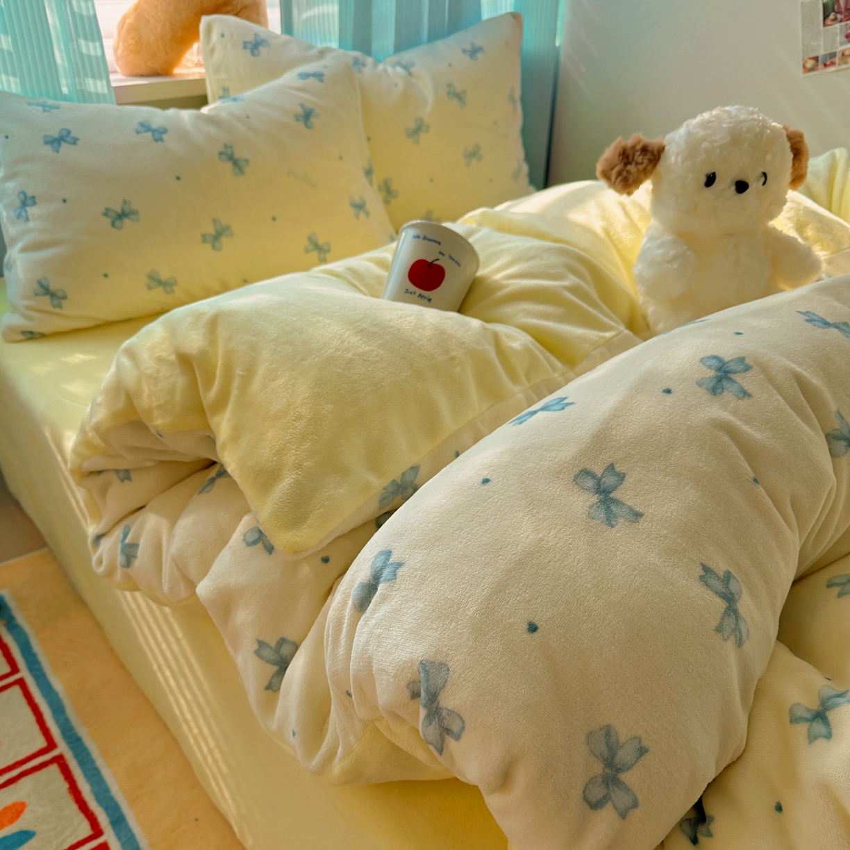 91家纺网 家纺一手货源 找家纺 繁花家居 2025新款小清新180克跑量款牛奶绒三件套四件套 奶黄少女结