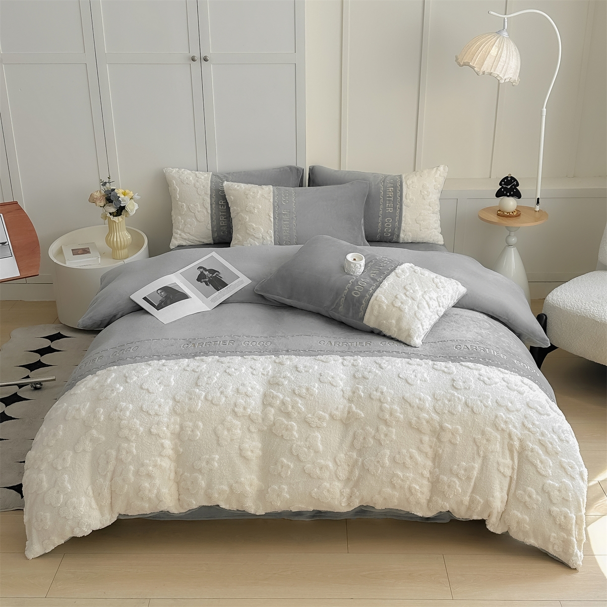 91家纺网 家纺一手货源 找家纺 灰鲸 2025新款牛奶绒拼接刺绣四件套-安娜 安娜-绅士灰