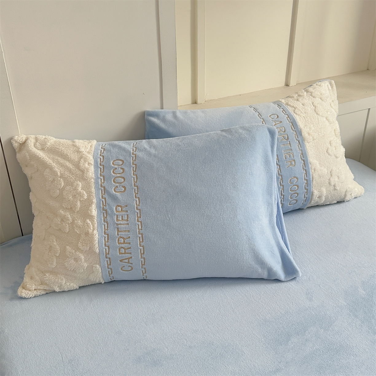 91家纺网 家纺一手货源 找家纺 （总）灰鲸 2025新款牛奶绒拼接刺绣四件套-安娜