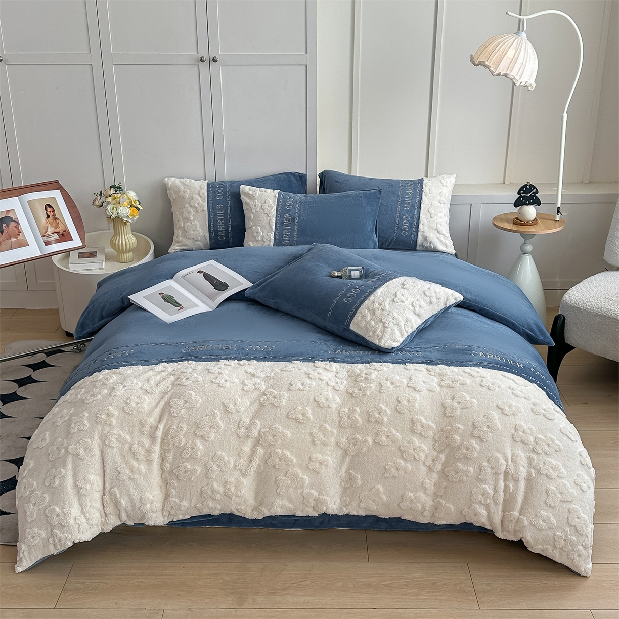 91家纺网 家纺一手货源 找家纺 灰鲸 2025新款牛奶绒拼接刺绣四件套-安娜 安娜-宾利蓝