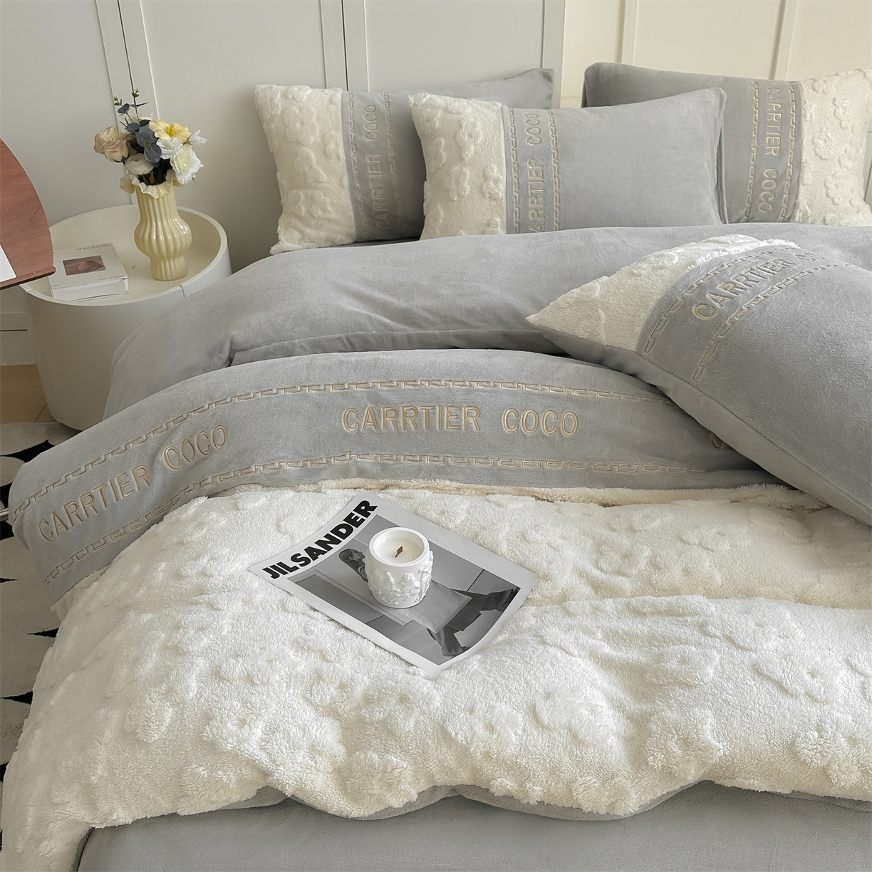 91家纺网 家纺一手货源 找家纺 灰鲸 2025新款牛奶绒拼接刺绣四件套-安娜 安娜-纳多灰