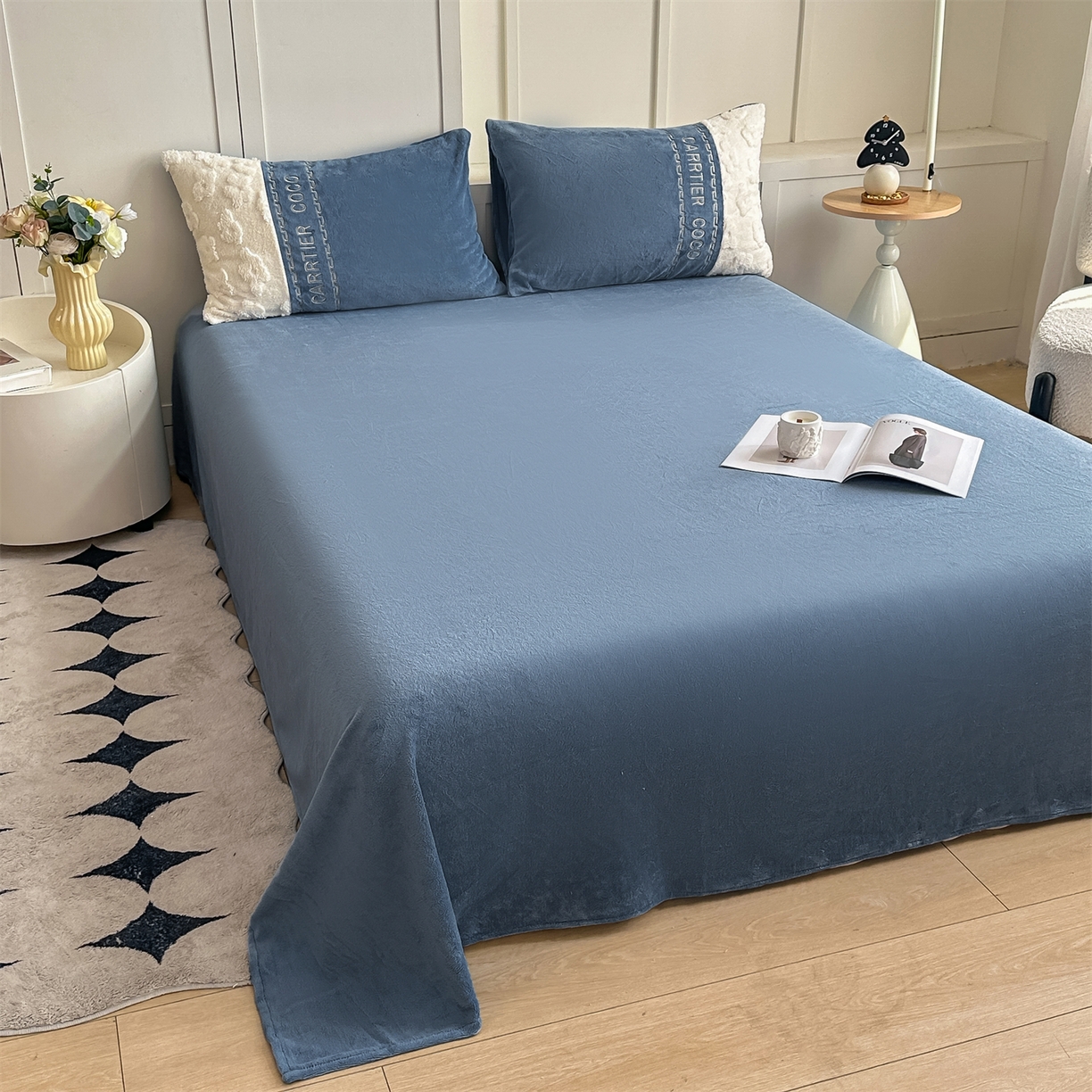 91家纺网 家纺一手货源 找家纺 灰鲸 2025新款牛奶绒拼接刺绣四件套-安娜 安娜-宾利蓝