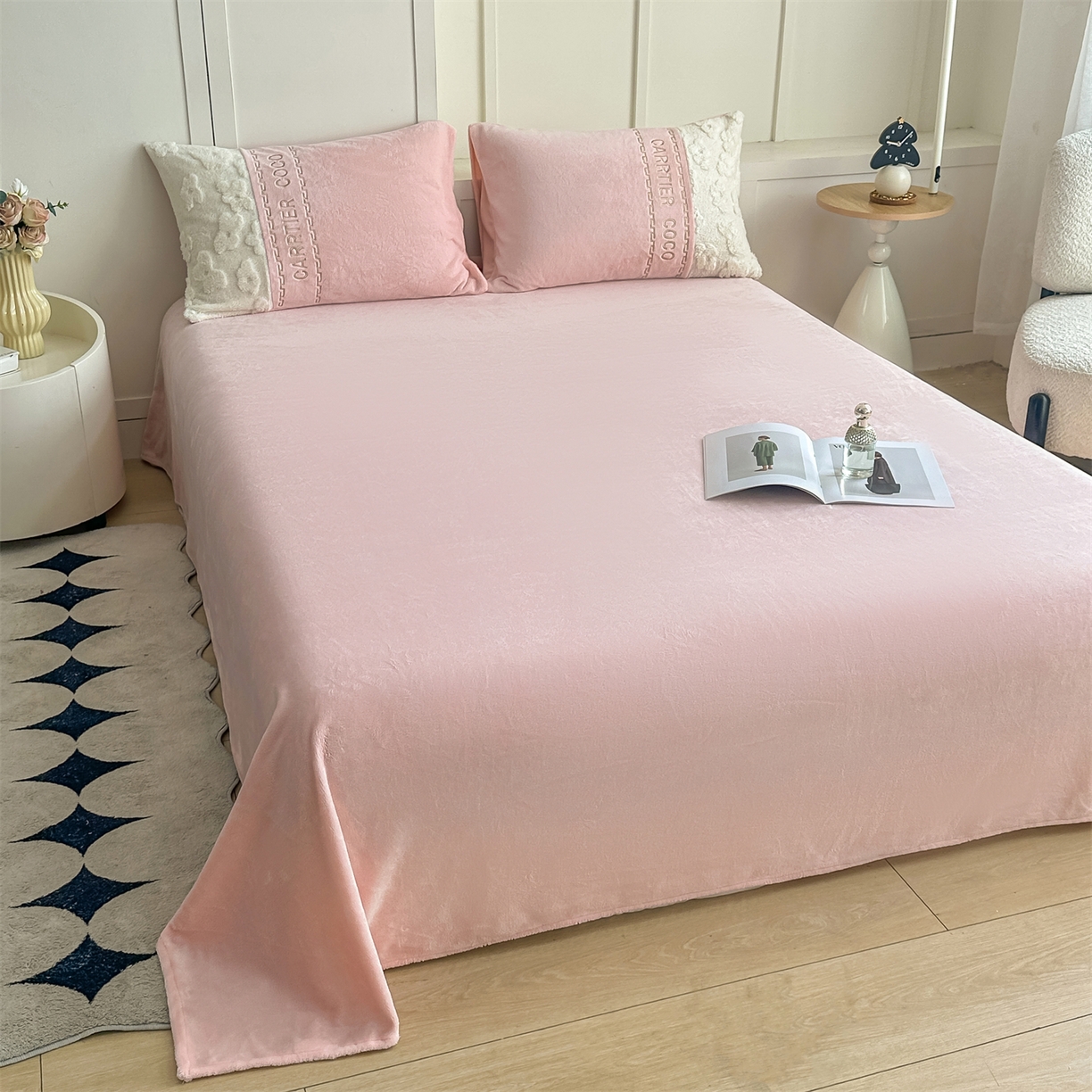 91家纺网 家纺一手货源 找家纺 灰鲸 2025新款牛奶绒拼接刺绣四件套-安娜 安娜-可可粉