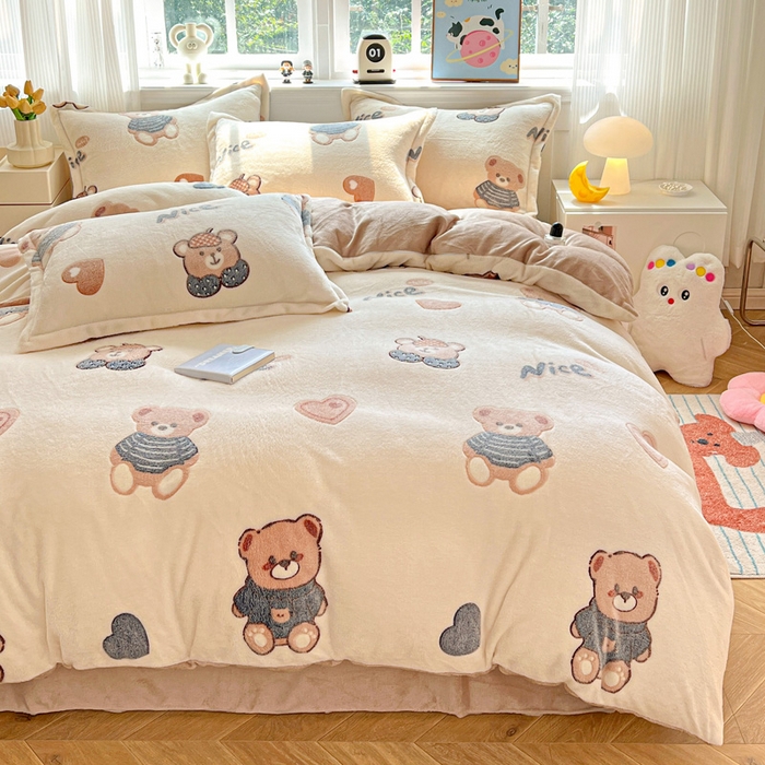 91家纺网 家纺一手货源 找家纺 韩巢家纺 2025新款高克重雪花绒牛奶绒四件套 英伦熊