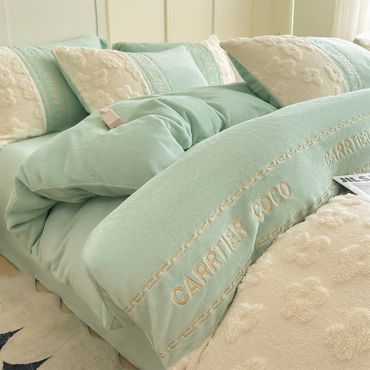 91家纺网 家纺一手货源 找家纺 灰鲸 2025新款牛奶绒拼接刺绣四件套-安娜 安娜-抹茶绿