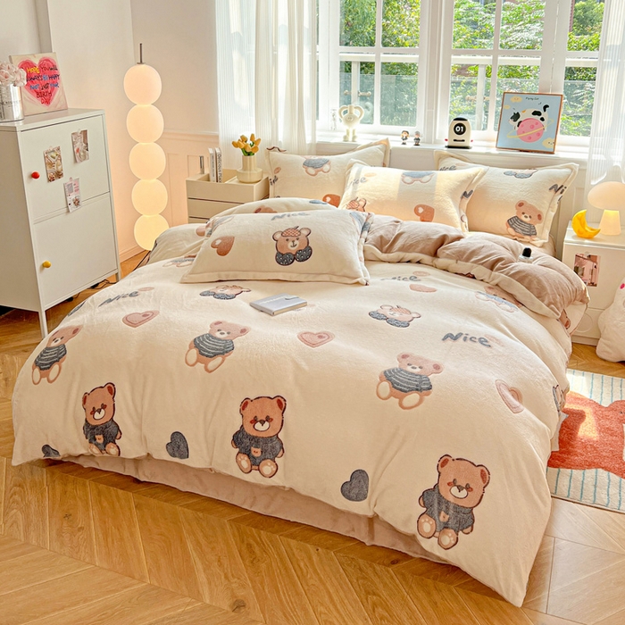 91家纺网 家纺一手货源 找家纺 韩巢家纺 2025新款高克重雪花绒牛奶绒四件套 英伦熊