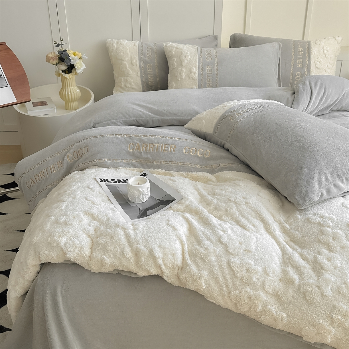 91家纺网 家纺一手货源 找家纺 灰鲸 2025新款牛奶绒拼接刺绣四件套-安娜 安娜-纳多灰