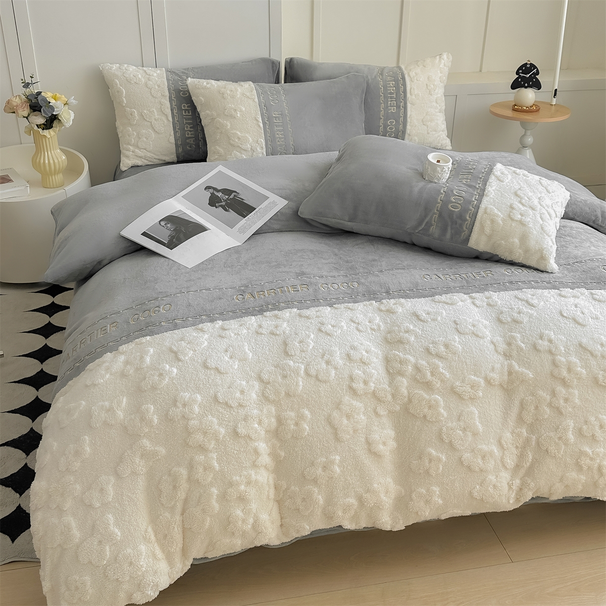 91家纺网 家纺一手货源 找家纺 灰鲸 2025新款牛奶绒拼接刺绣四件套-安娜 安娜-绅士灰