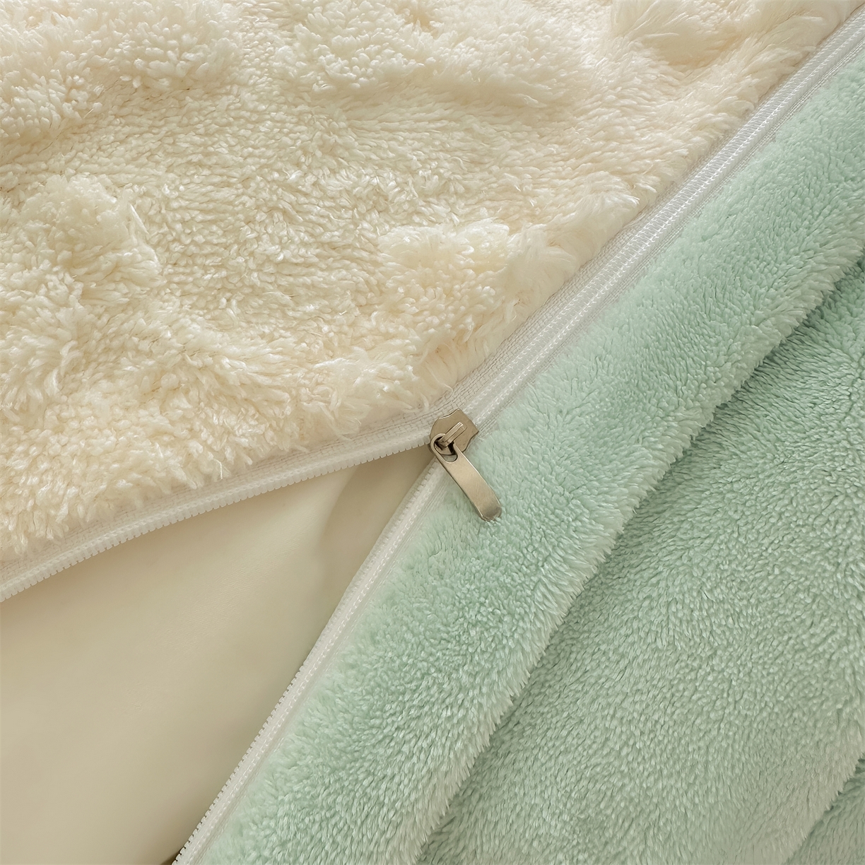 91家纺网 家纺一手货源 找家纺 灰鲸 2025新款牛奶绒拼接刺绣四件套-安娜 安娜-抹茶绿