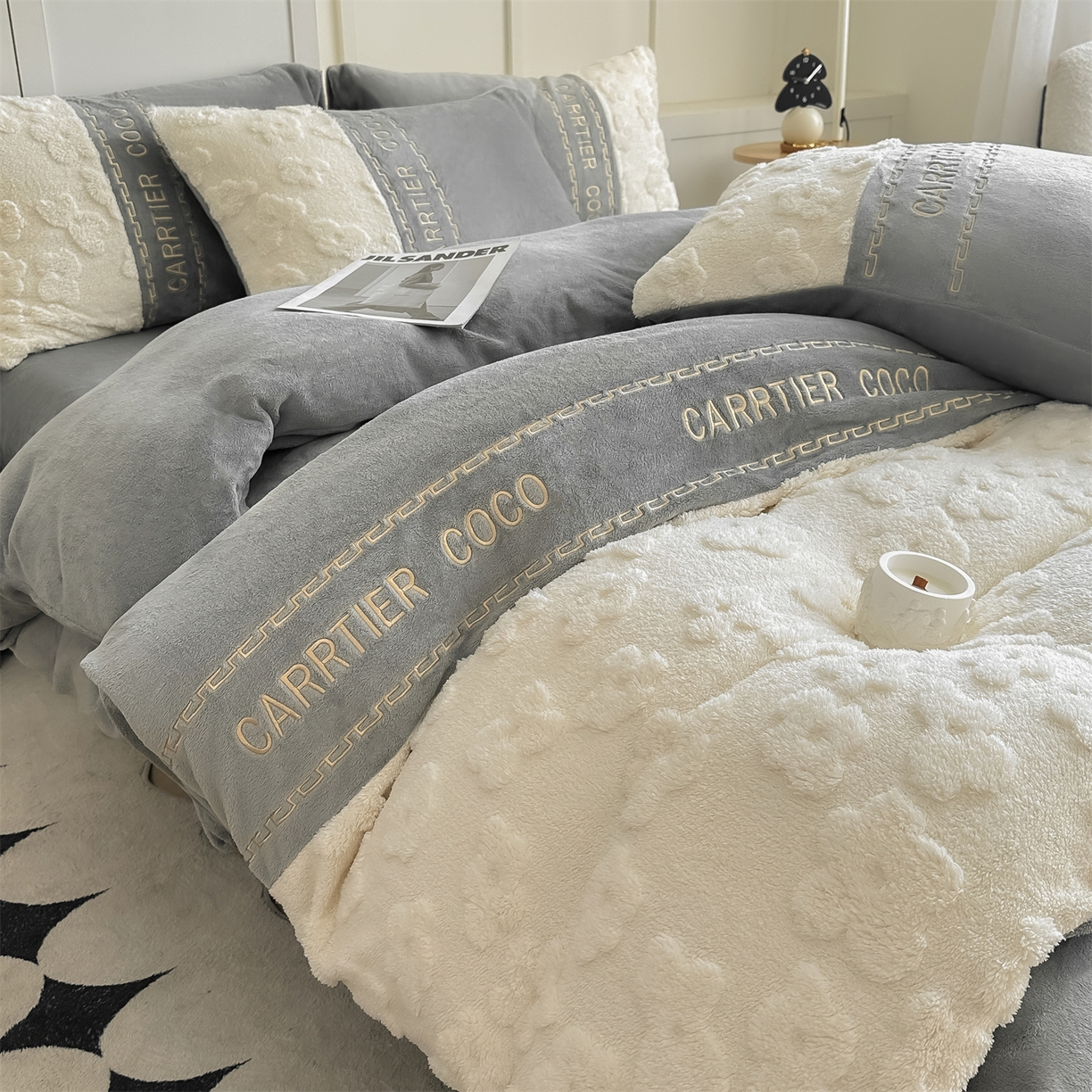 91家纺网 家纺一手货源 找家纺 灰鲸 2025新款牛奶绒拼接刺绣四件套-安娜 安娜-绅士灰